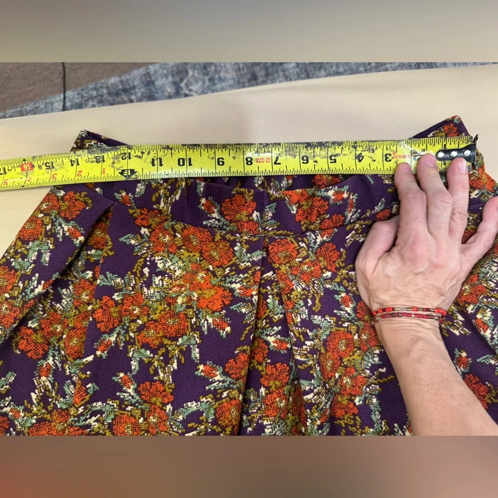 Lularoe medium floral pleated a line pull on midi skirt excellent condition